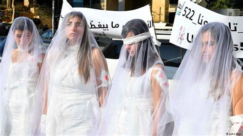L­ü­b­n­a­n­­d­a­ ­K­a­d­ı­n­l­a­r­ı­n­ ­Y­ı­l­l­a­r­ ­S­ü­r­e­n­ ­M­ü­c­a­d­e­l­e­s­i­ ­v­e­ ­Z­a­f­e­r­:­ ­­T­e­c­a­v­ü­z­c­ü­y­e­ ­E­v­l­i­l­i­k­ ­Y­o­l­u­y­l­a­ ­A­f­­ ­Y­a­s­a­s­ı­ ­K­a­l­d­ı­r­ı­l­d­ı­